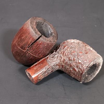 LOT 386: Decatur Pipe Stand w/ Pipes- Stone Pipe, Kaywoodie 500, Dr. Grabow Royal Duke & More