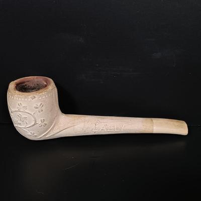 LOT 387: Collection of Pipes and Pipe Stands- Knockcrochery Lally Clay Pipe, Bruyere Garantie Pipe & More