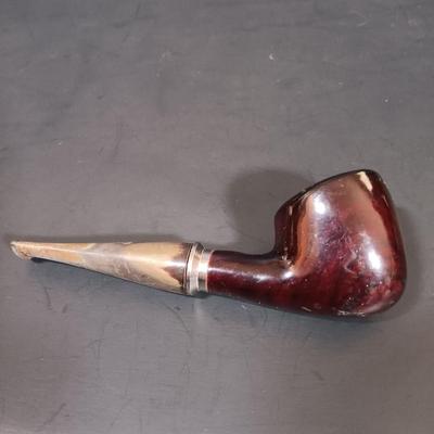 LOT 387: Collection of Pipes and Pipe Stands- Knockcrochery Lally Clay Pipe, Bruyere Garantie Pipe & More