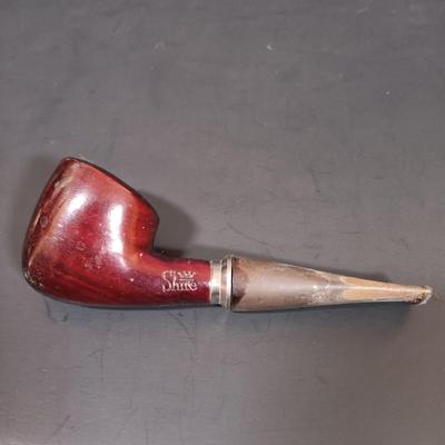 LOT 387: Collection of Pipes and Pipe Stands- Knockcrochery Lally Clay Pipe, Bruyere Garantie Pipe & More