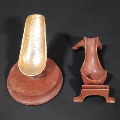 LOT 387: Collection of Pipes and Pipe Stands- Knockcrochery Lally Clay Pipe, Bruyere Garantie Pipe & More