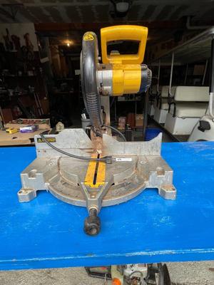 Miter Saw - works