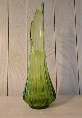 LOT 61K: Swung Glass Vase