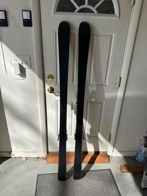 ATOMIC T30 SERIES DOWNHILL SKIS