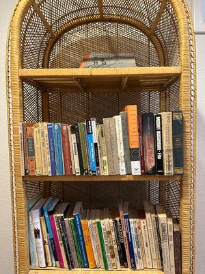 AN ASSORTMENT OF BOOKS (5)