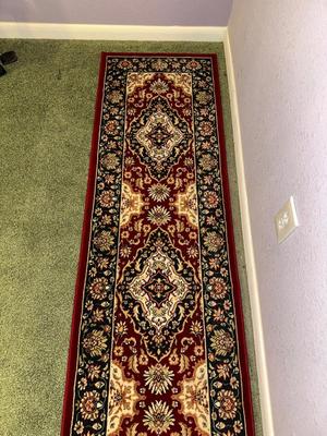 HALL RUNNER RUG, 2 STOOLS AND A TABLE LAMP