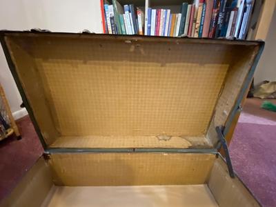 ANTIQUE FOOT LOCKER/TRUNK