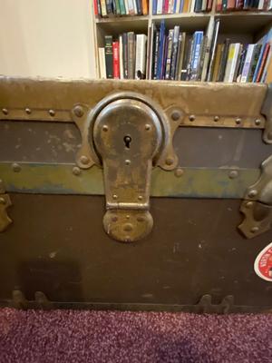 ANTIQUE FOOT LOCKER/TRUNK