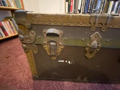 ANTIQUE FOOT LOCKER/TRUNK