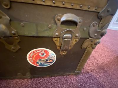 ANTIQUE FOOT LOCKER/TRUNK