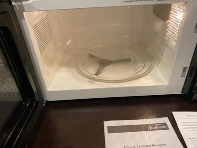 SMALL 700W SUNBEAM MICROWAVE