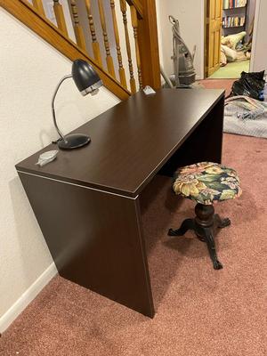 NEWER CONTEMPORARY DESK, VINTAGE CAST IRON AND WOOD STOOL AND A DESK LAMP
