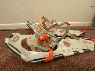 THE ELECTRA COLLECTION ATLAS SNOW SHOES LIKE NEW