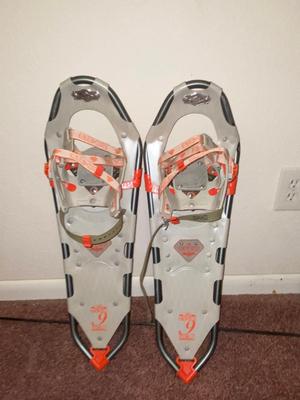 THE ELECTRA COLLECTION ATLAS SNOW SHOES LIKE NEW