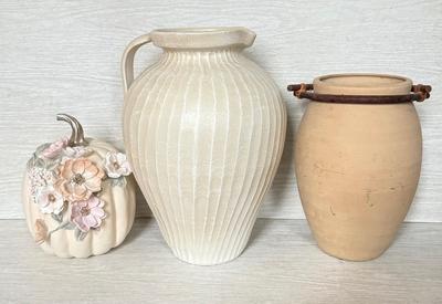 LOT 182F: Rustic Autumnal Home Decor Collection: Floral Pumpkin & Vases