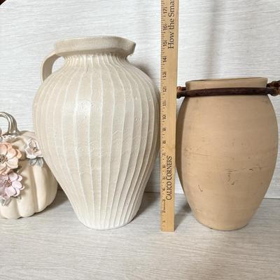 LOT 182F: Rustic Autumnal Home Decor Collection: Floral Pumpkin & Vases