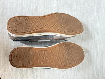 LOT 185K: Women's Size 7.5 Sperry Leather Shoes