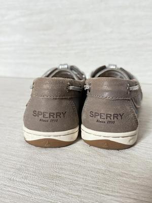LOT 185K: Women's Size 7.5 Sperry Leather Shoes