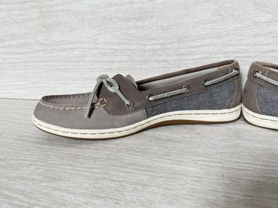 LOT 185K: Women's Size 7.5 Sperry Leather Shoes