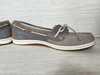 LOT 185K: Women's Size 7.5 Sperry Leather Shoes