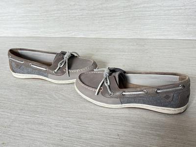 LOT 185K: Women's Size 7.5 Sperry Leather Shoes