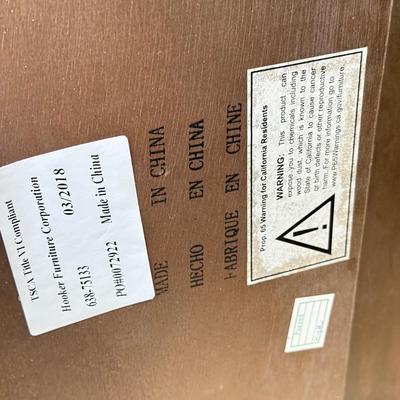 LOT 190D: Hooker Furniture Round Dining Table w/ 4 Chairs & Protective Pads