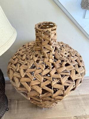 LOT 191D: Woven Basket Vase & Metal Wire Lamp