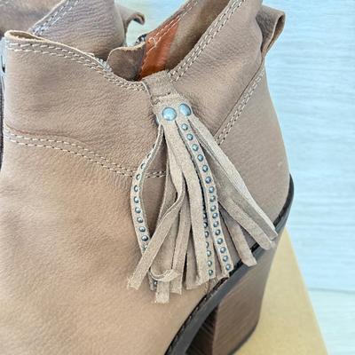 LOT 199D: Ladies' Shoes w/ Boxes: Lucky Brand Brindle Bridgetown Boodies (7) & Steve Madden Patent Leather Flats (7.5)