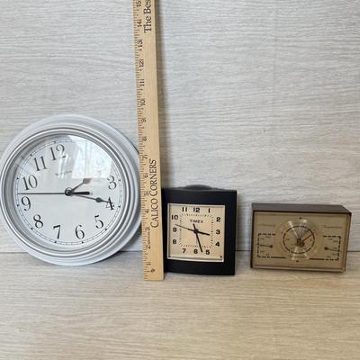 LOT 203D: Collection of Clocks: Westclox, Timex & Airguide Barometer