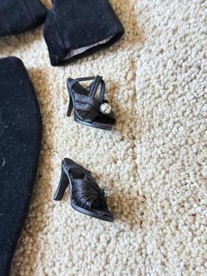 LOT 222K: Fancy Dresses & Clothing for Tonner 16" Fashion Dolls