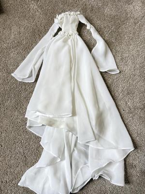 LOT 222K: Fancy Dresses & Clothing for Tonner 16" Fashion Dolls