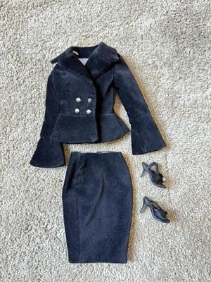 LOT 222K: Fancy Dresses & Clothing for Tonner 16" Fashion Dolls