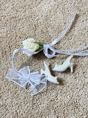 LOT 222K: Fancy Dresses & Clothing for Tonner 16" Fashion Dolls