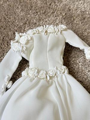 LOT 222K: Fancy Dresses & Clothing for Tonner 16" Fashion Dolls