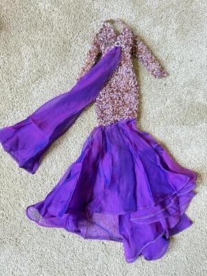 LOT 222K: Fancy Dresses & Clothing for Tonner 16" Fashion Dolls