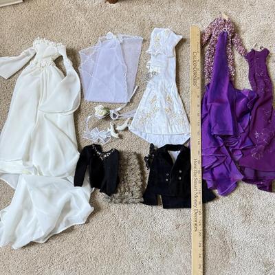LOT 222K: Fancy Dresses & Clothing for Tonner 16" Fashion Dolls