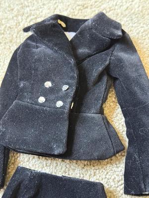 LOT 222K: Fancy Dresses & Clothing for Tonner 16" Fashion Dolls