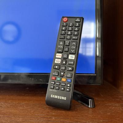 LOT 229L: Samsung 32" TV Model UN32M4500BF (Working)