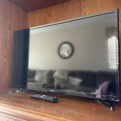 LOT 229L: Samsung 32" TV Model UN32M4500BF (Working)
