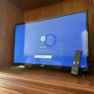 LOT 229L: Samsung 32" TV Model UN32M4500BF (Working)