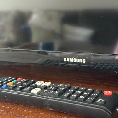 LOT 229L: Samsung 32" TV Model UN32M4500BF (Working)