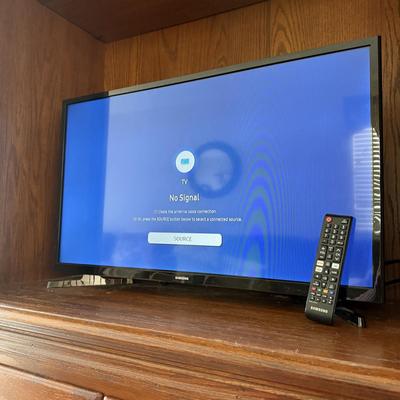 LOT 229L: Samsung 32" TV Model UN32M4500BF (Working)