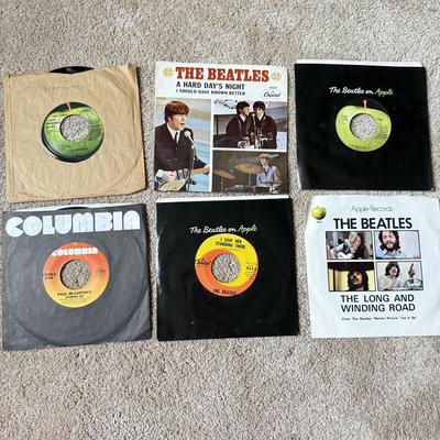 LOT 234K: Vintage 45s: The Beatles