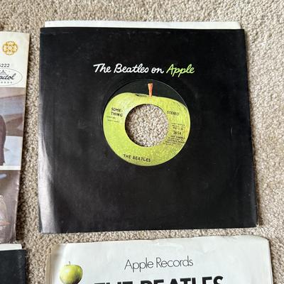 LOT 234K: Vintage 45s: The Beatles