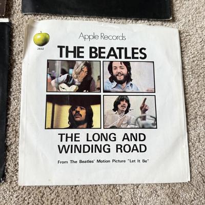 LOT 234K: Vintage 45s: The Beatles