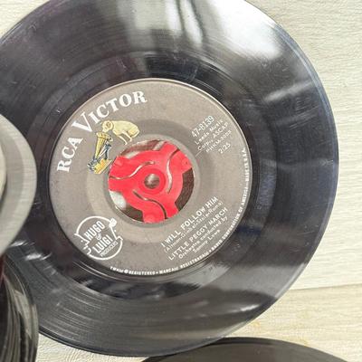 LOT 237D: Collection of Vintage 45s without Sleeves