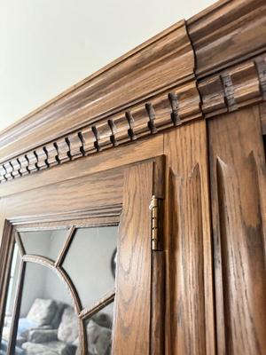 LOT 239L: Pennsylvania House Glass Front Cabinet