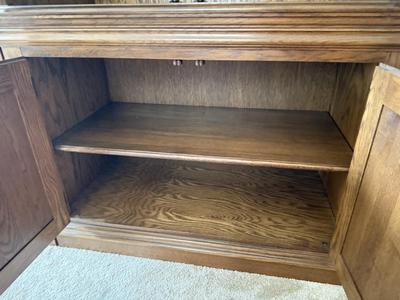 LOT 239L: Pennsylvania House Glass Front Cabinet