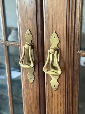 LOT 239L: Pennsylvania House Glass Front Cabinet