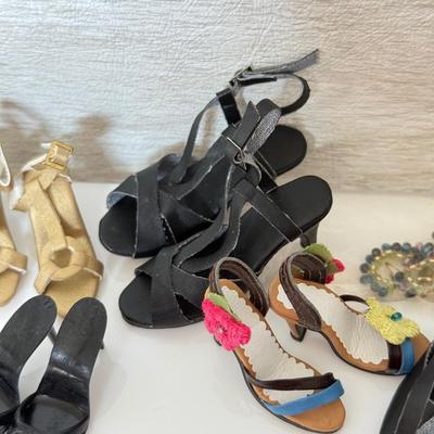 LOT 271K: Shoes & Accessories for Tonner Tyler Wentworth Collection 16” Fashion Dolls